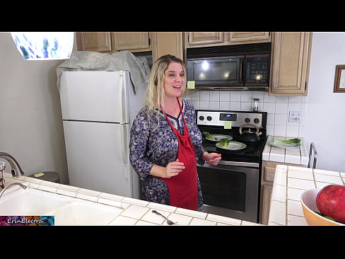 ❤️ Stepmom u munghje in cucina prima di a so data ☑ Solo porno à co.robosexshop.ru ❤