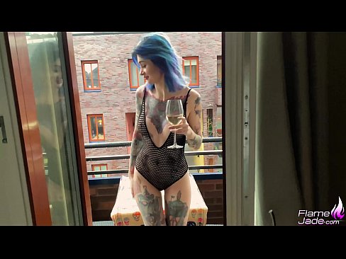 ❤️ Ragazza tremenda chì succhia cù una bocca è cazzo appassionatamente sottu à u celu apertu ☑ Solo porno à co.robosexshop.ru ❤