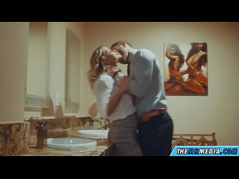 ❤️ Quandu una bionda tettona ti seduce in un bagnu publicu ☑ Solo porno à co.robosexshop.ru ❤